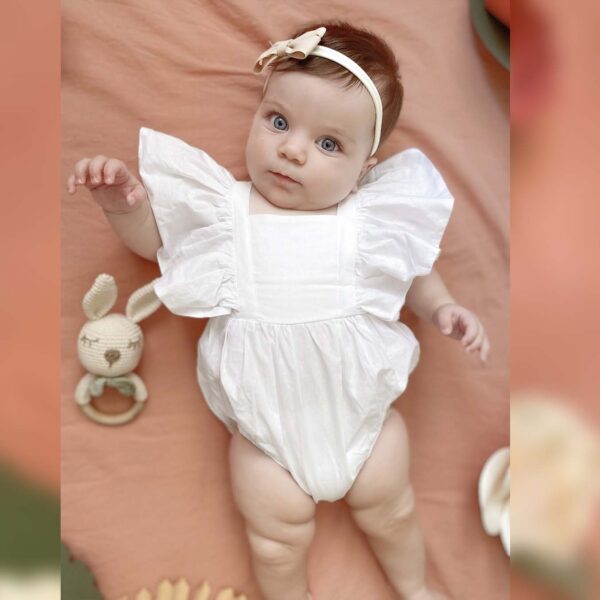 Gövdesi Fırfırlı Beyaz Pamuklu Bebek Doğum Günü Tulumu